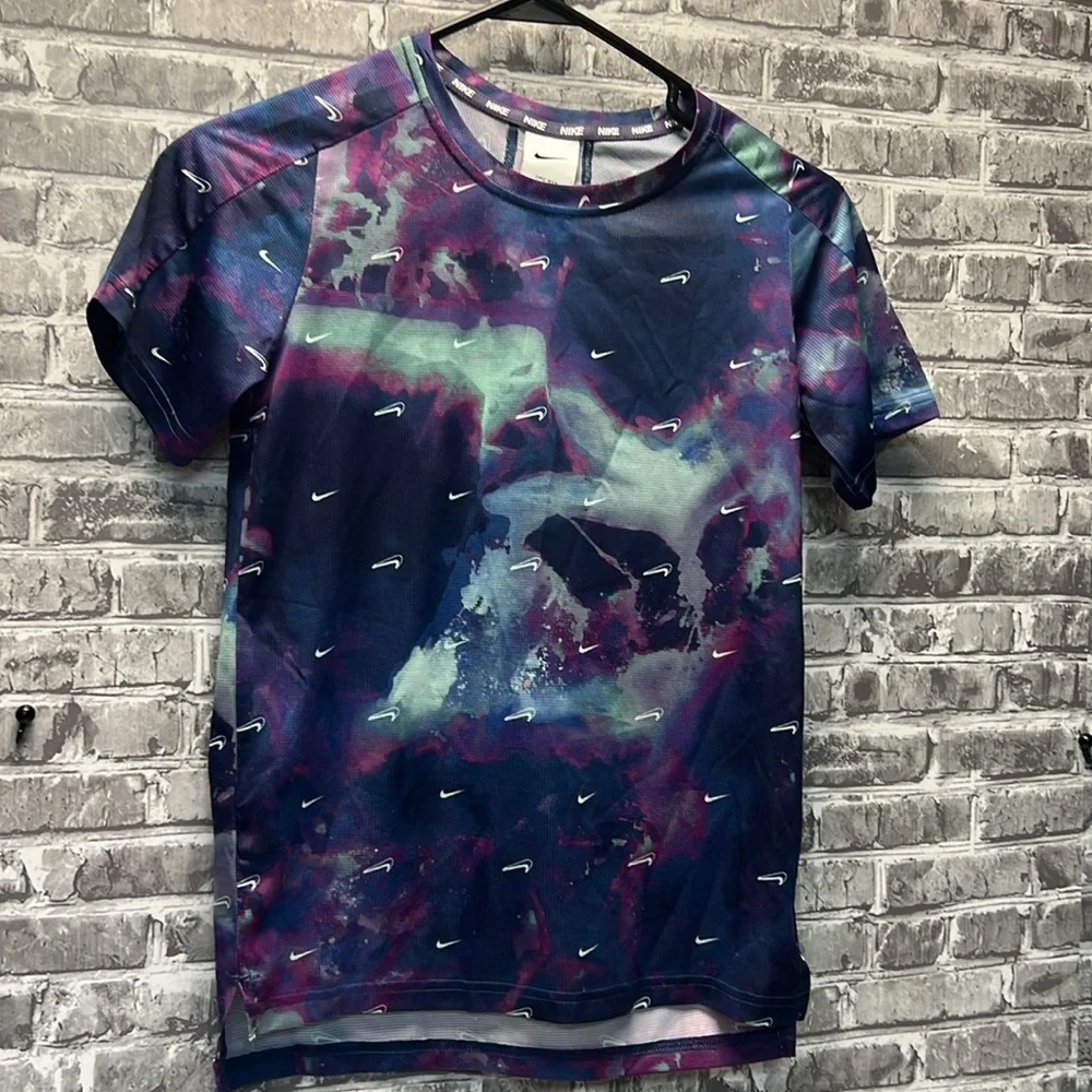 Boy’s‎ Nike T-shirt